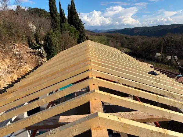 Ostrešje z vidnimi špirovci · izvedba BELKO